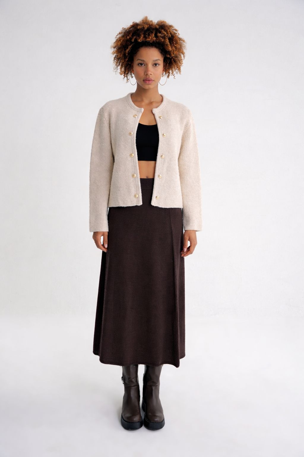 Damen Strickjacke mit Goldknöpfen in Cremebeige