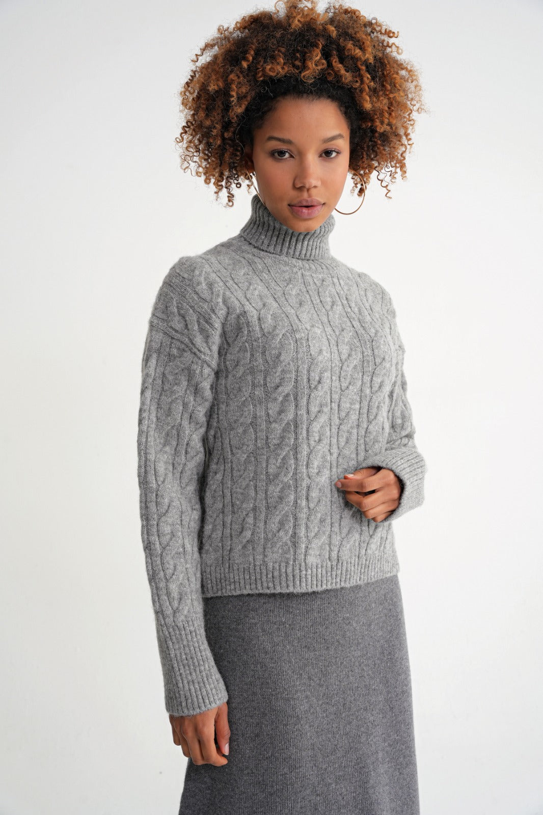 Damen Zopfmuster-Rollkragenpullover in Grau