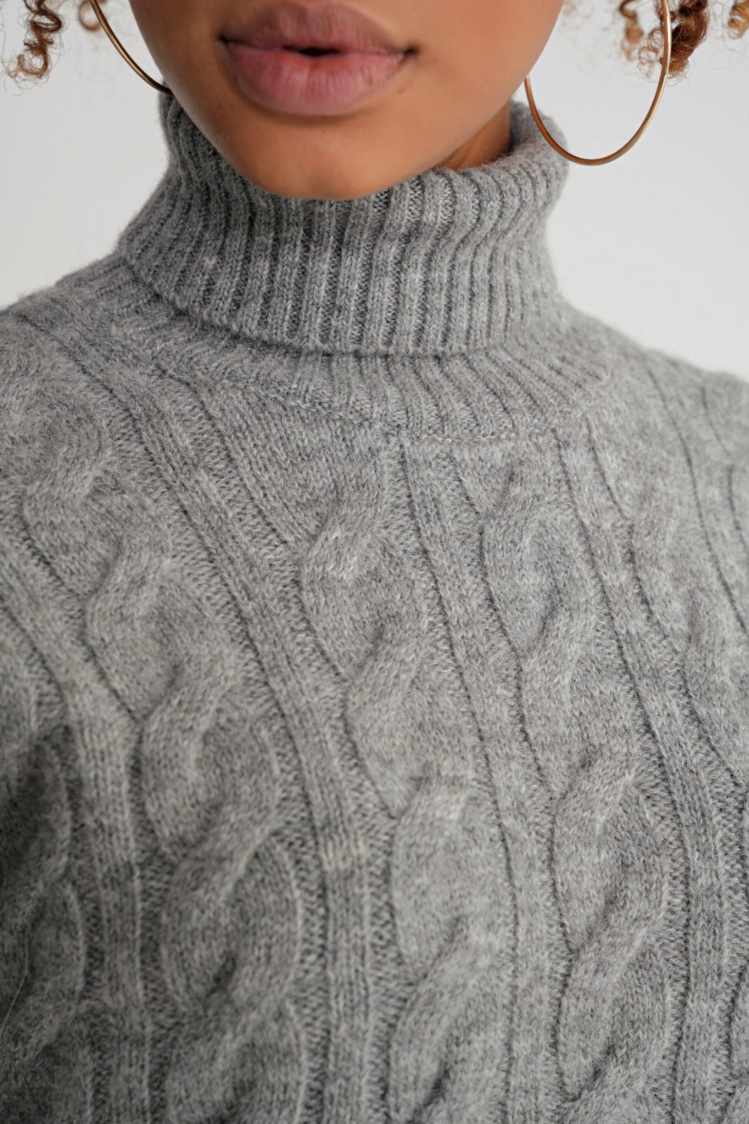 Damen Zopfmuster-Rollkragenpullover in Grau