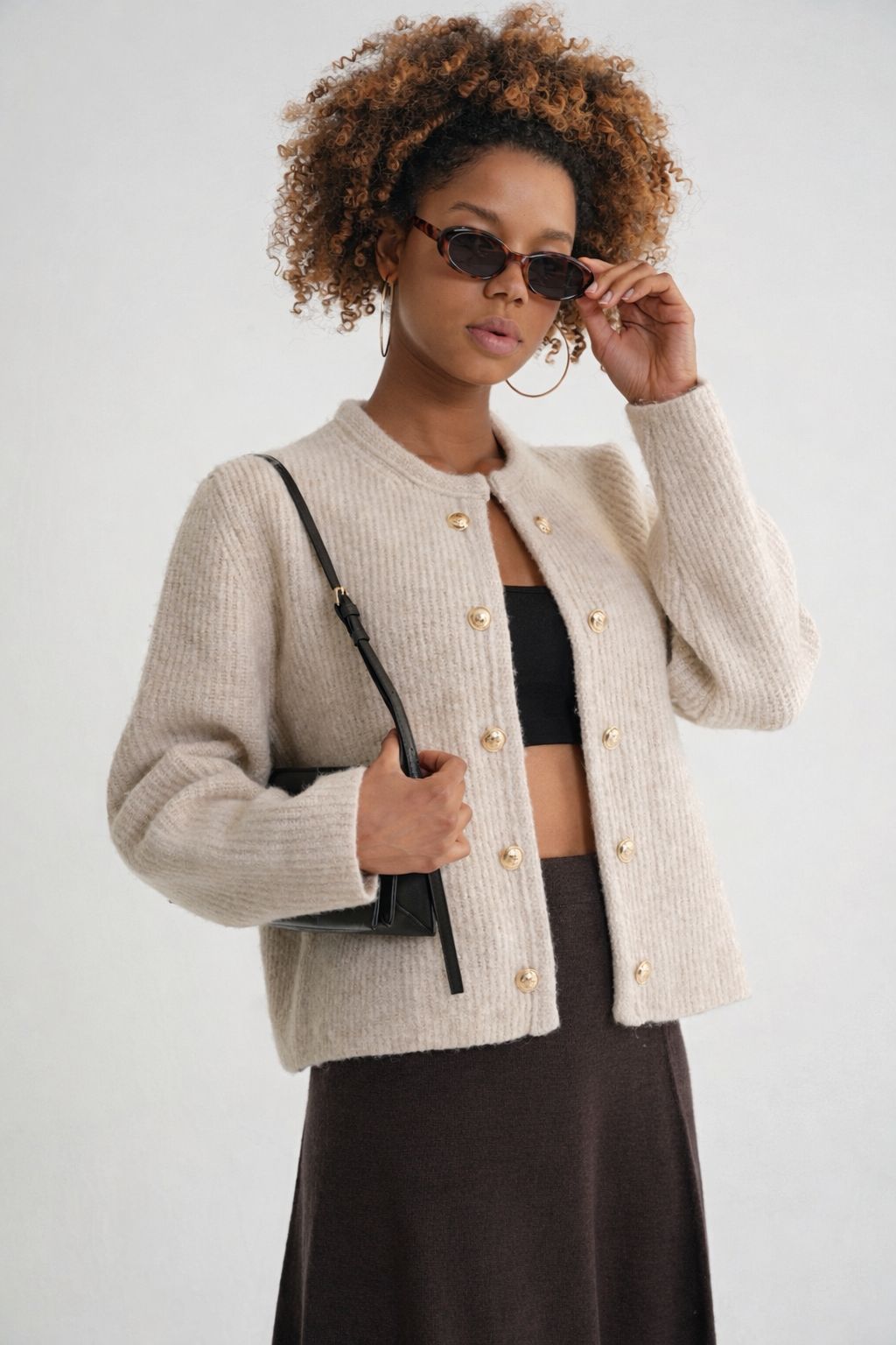 Damen Strickjacke mit Goldknöpfen in Cremebeige