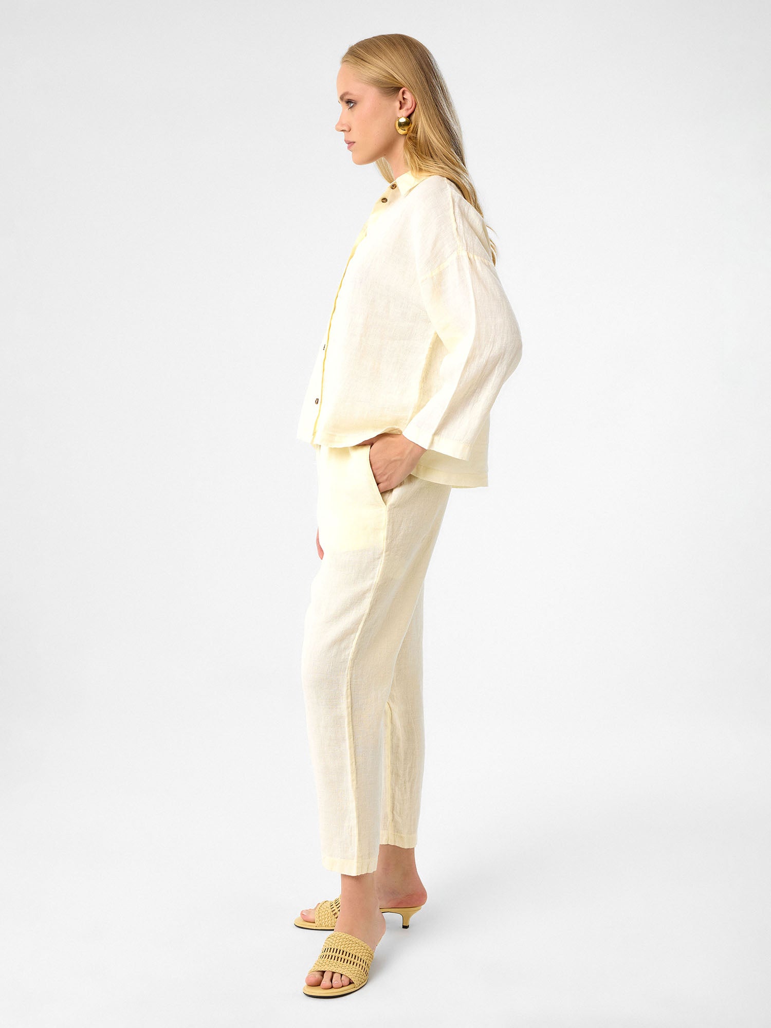 Pure Linen Bluse in Relaxed Fit – Buttercream