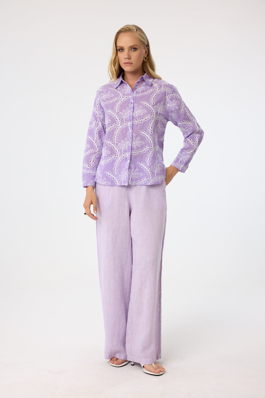 Baumwollbluse mit Stickerei aus 100 % Baumwolle – Lilac