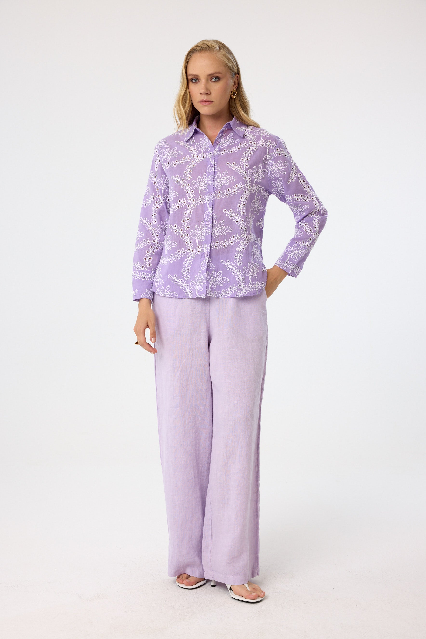 Baumwollbluse mit Stickerei aus 100 % Baumwolle – Lilac