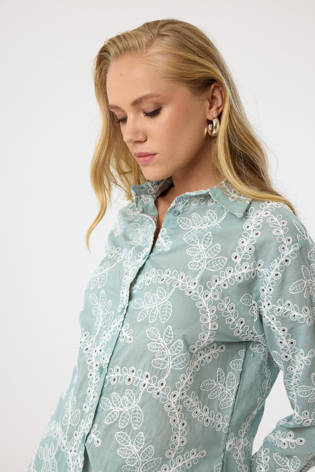 Baumwollbluse mit Stickerei aus 100 % Baumwolle – Mint