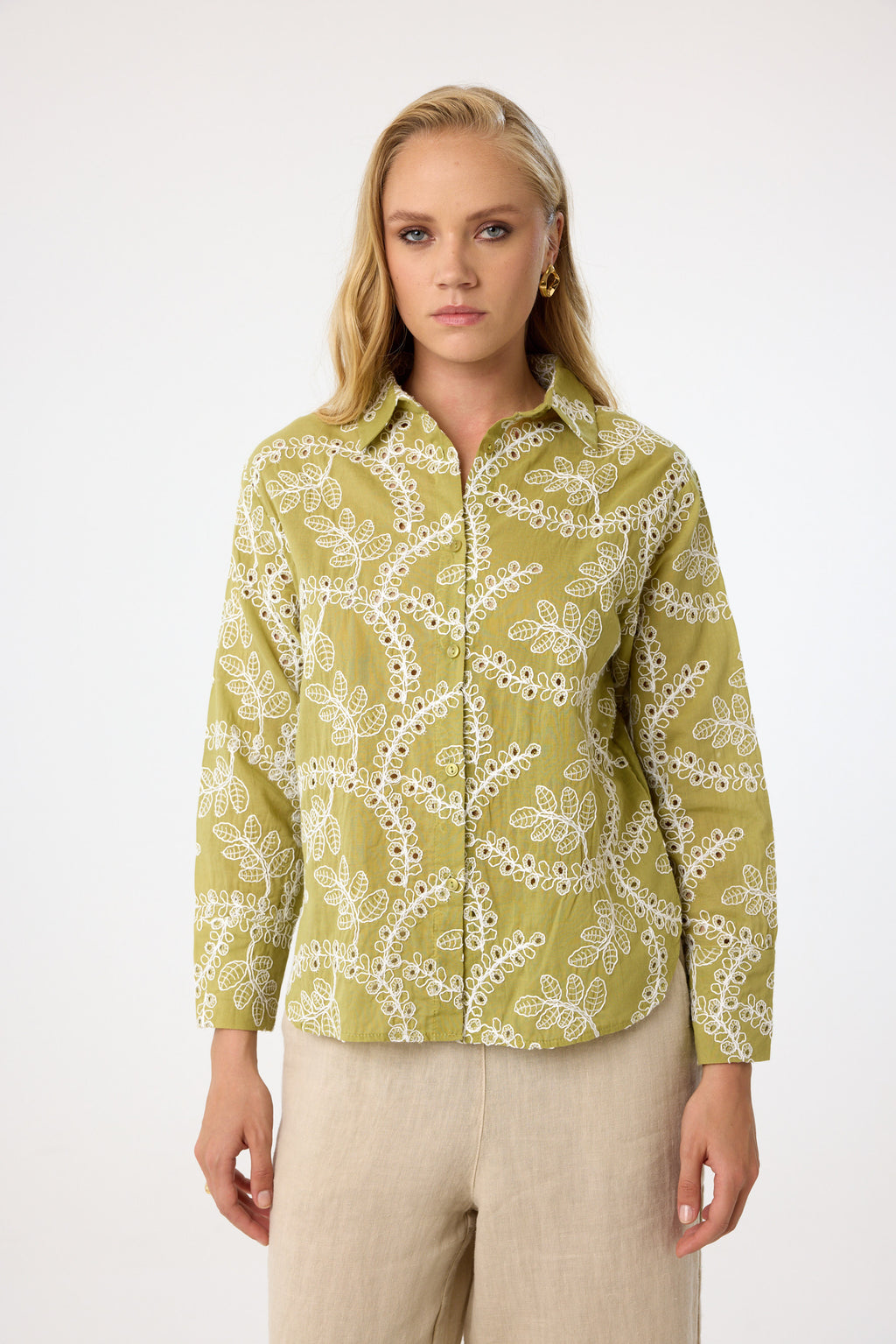 Baumwollbluse mit Stickerei aus 100 % Baumwolle – Olive