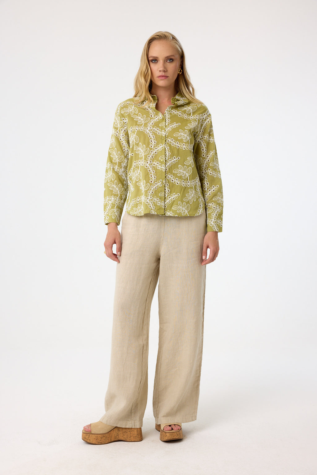 Baumwollbluse mit Stickerei aus 100 % Baumwolle – Olive