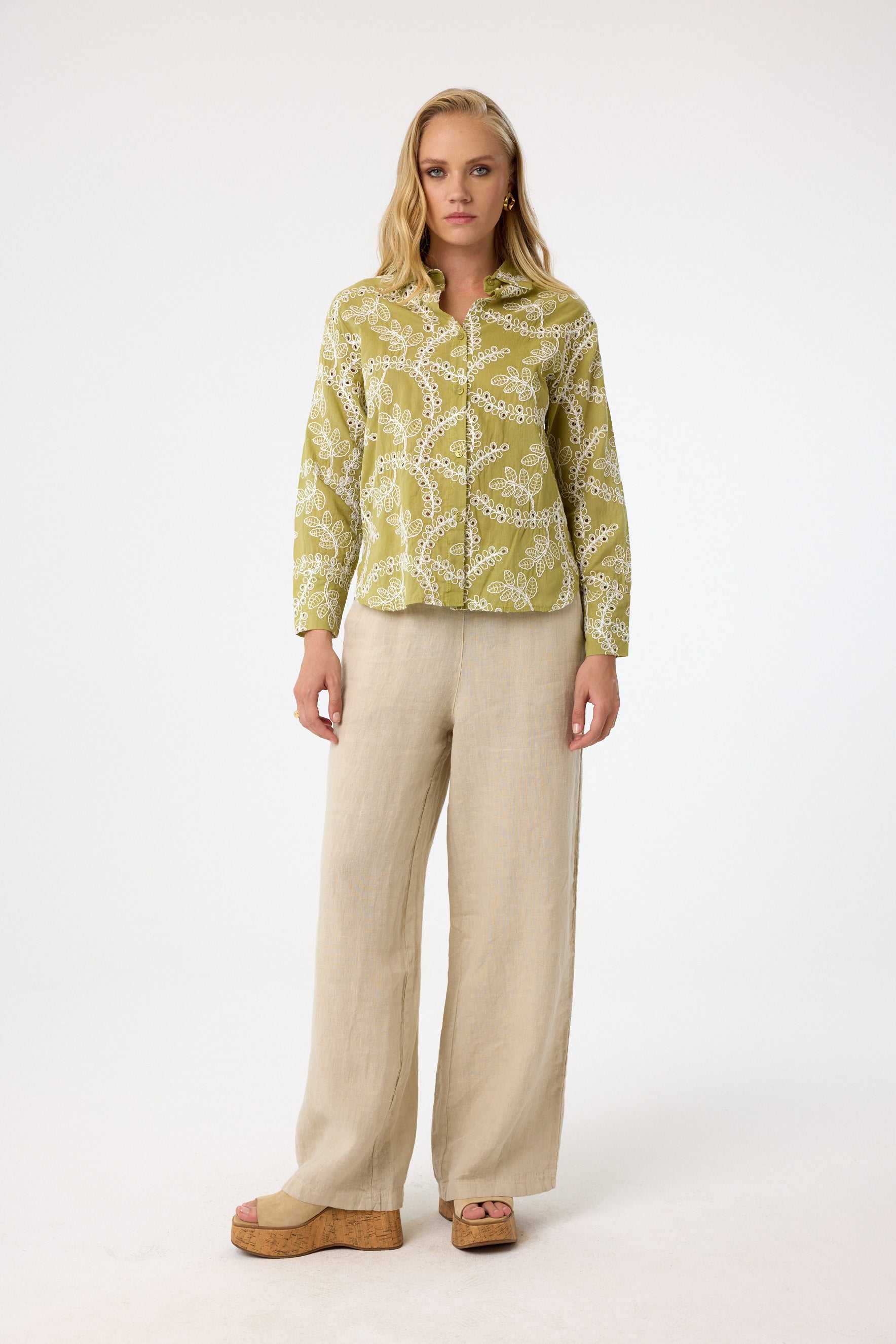 Baumwollbluse mit Stickerei aus 100 % Baumwolle – Olive