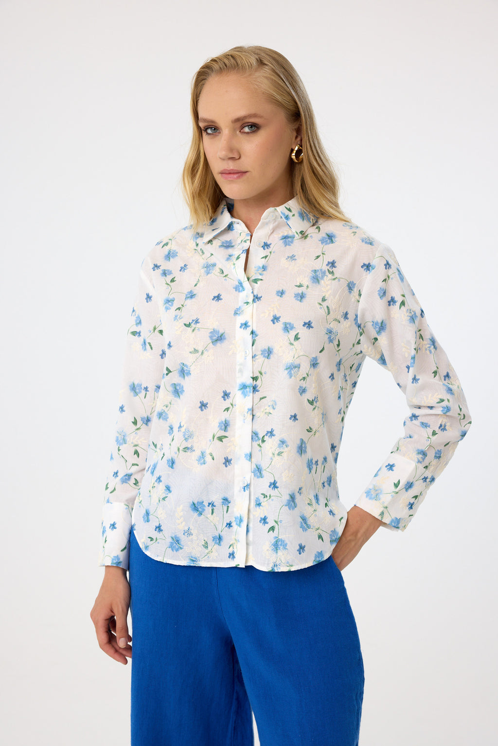 Baumwollbluse mit Floralprint aus 100 % Baumwolle – Sky Blue