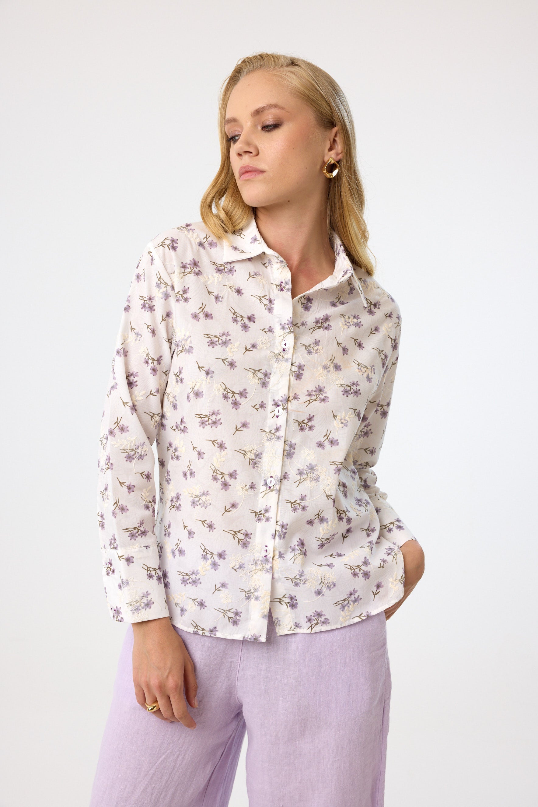 Baumwollbluse mit Floralprint aus 100 % Baumwolle – Lilac