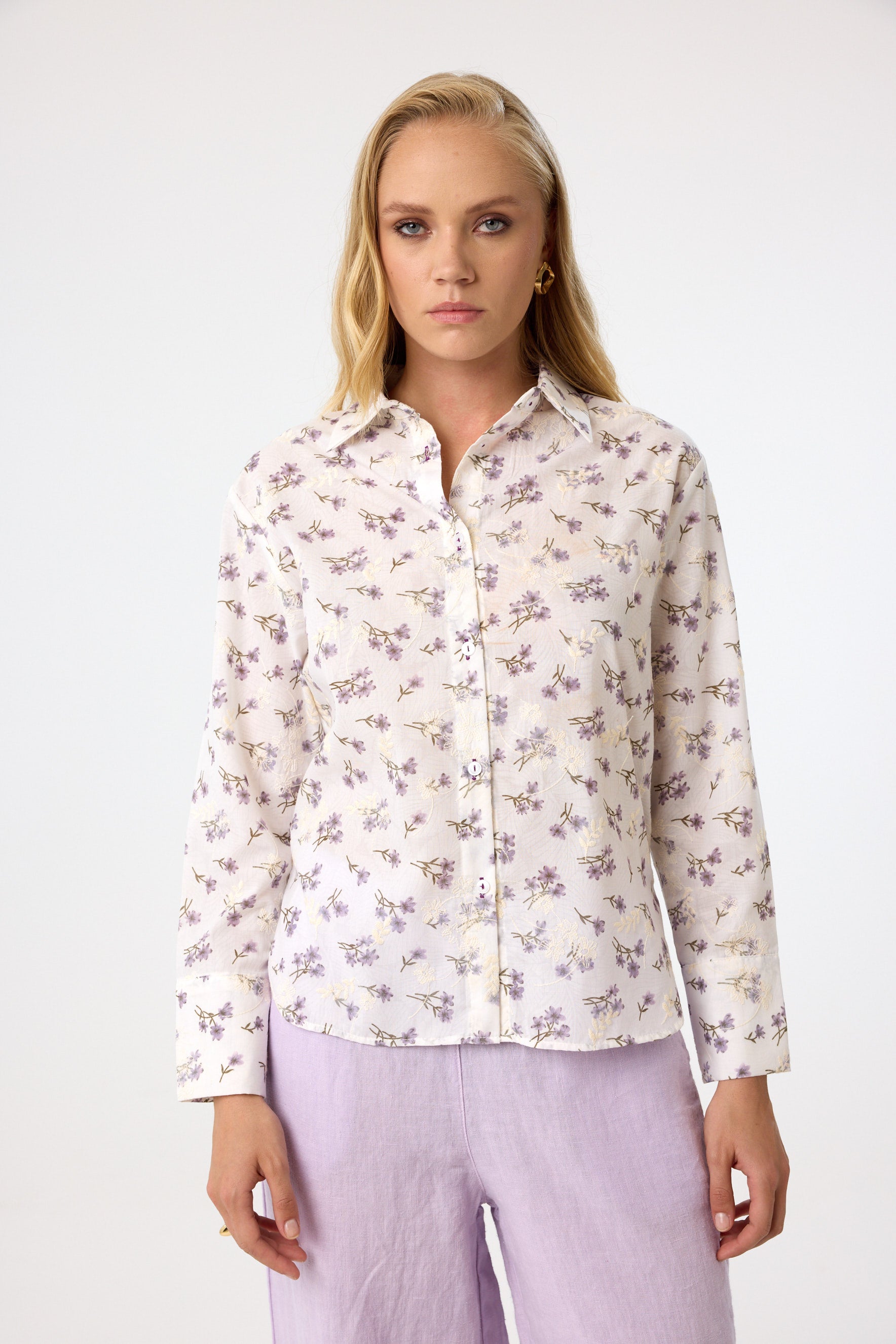 Baumwollbluse mit Floralprint aus 100 % Baumwolle – Lilac