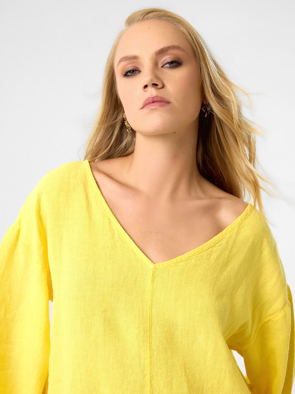 Kleid mit V-Ausschnitt in Lemon