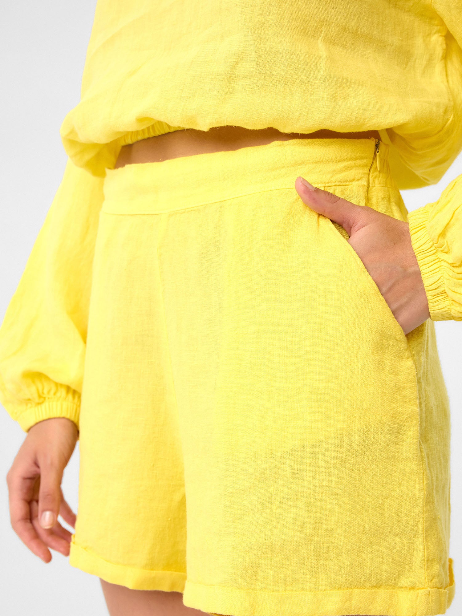 Tailored Linen Shorts aus 100 % Leinen – Lemon