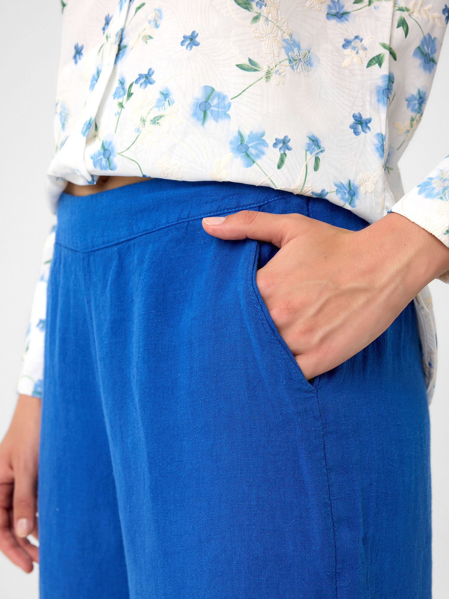 Wide-Leg Hose in Cobalt