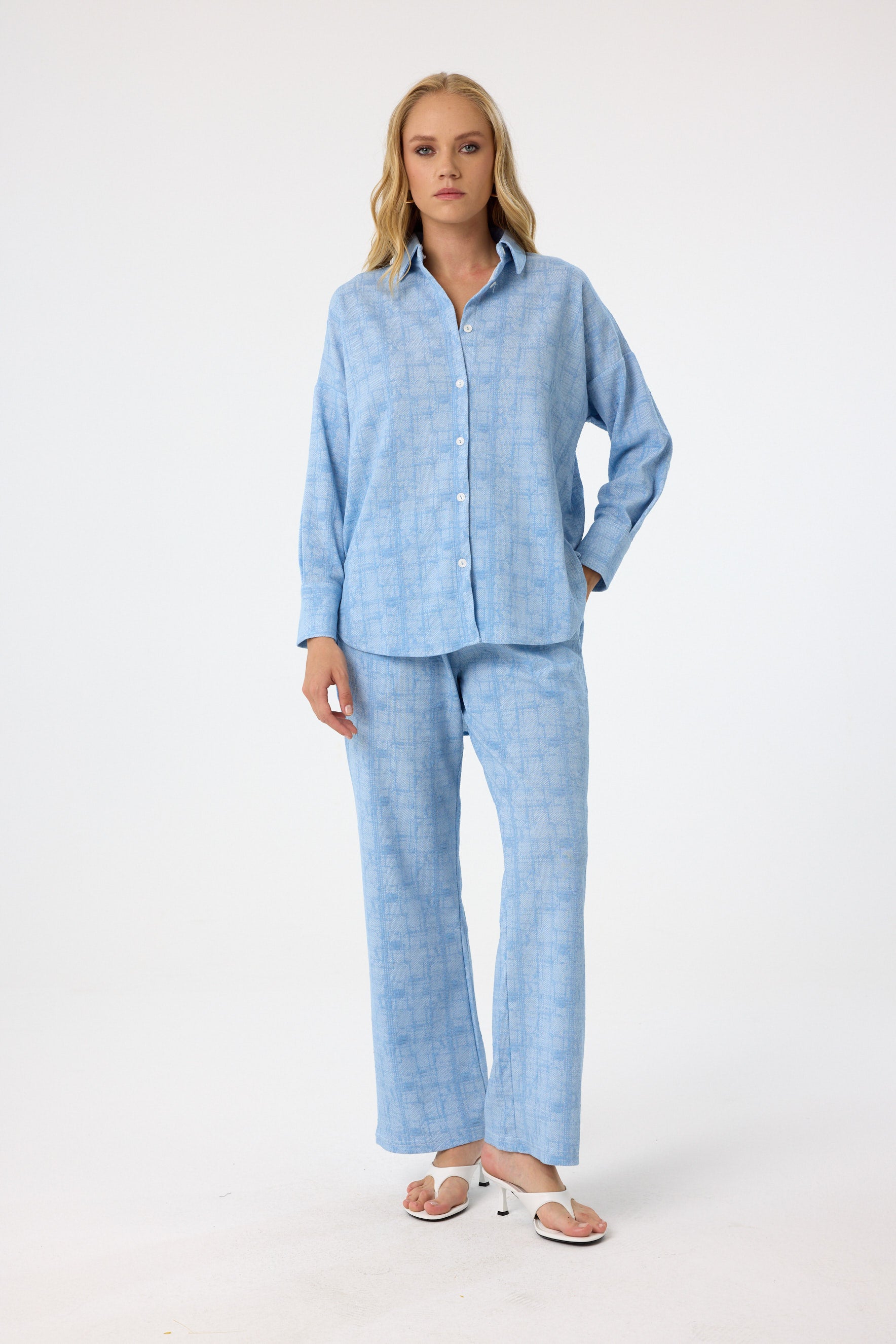 Zweiteiliges Set aus Viskose mit Karomuster in Sky Blue