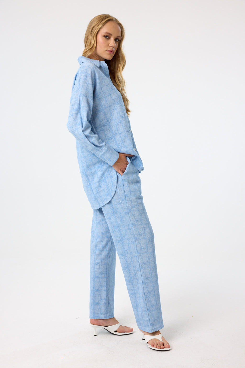 Zweiteiliges Set aus Viskose mit Karomuster in Sky Blue