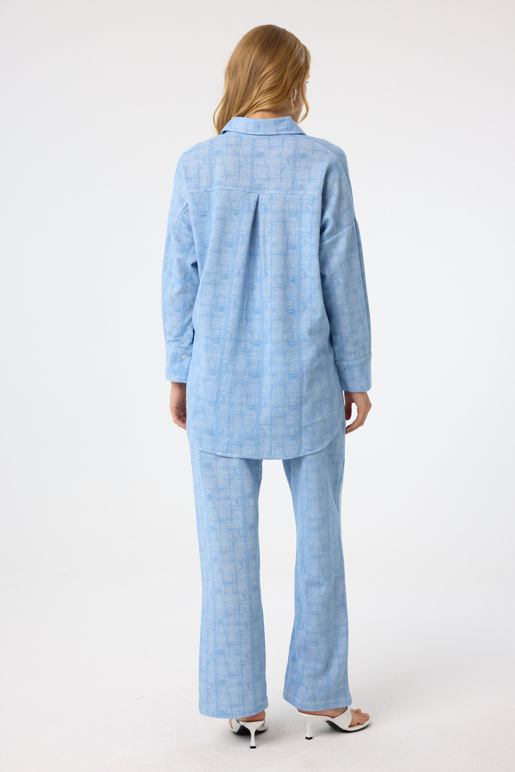 Zweiteiliges Set aus Viskose mit Karomuster in Sky Blue