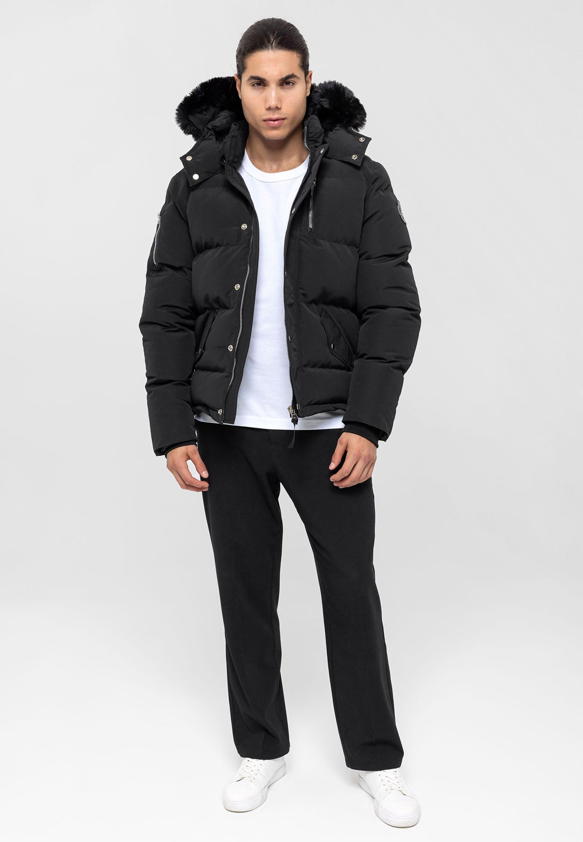 Winterjacke mit schwarzem Fell in Schwarz