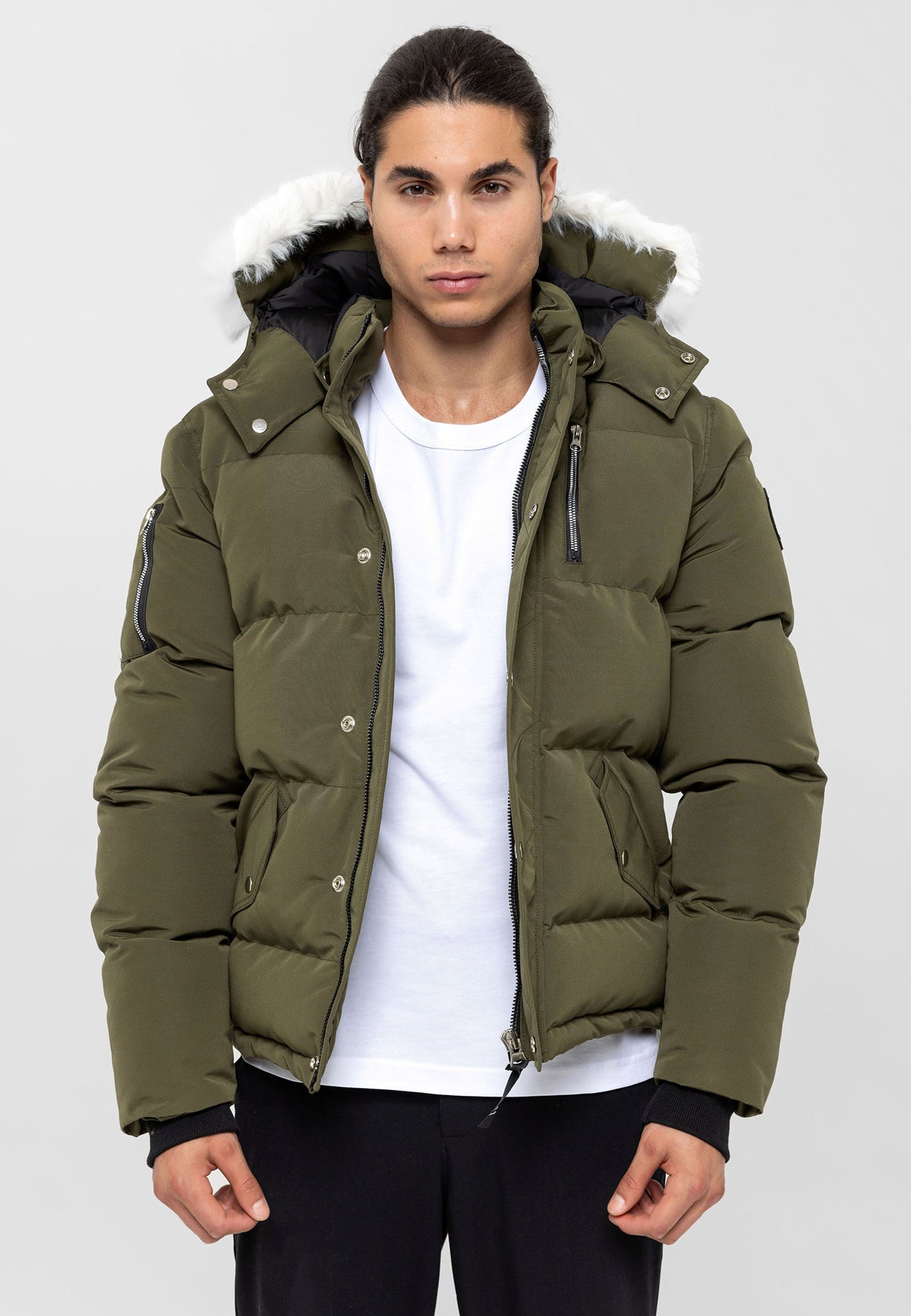 Winterjacke mit weißem Fell in Khaki