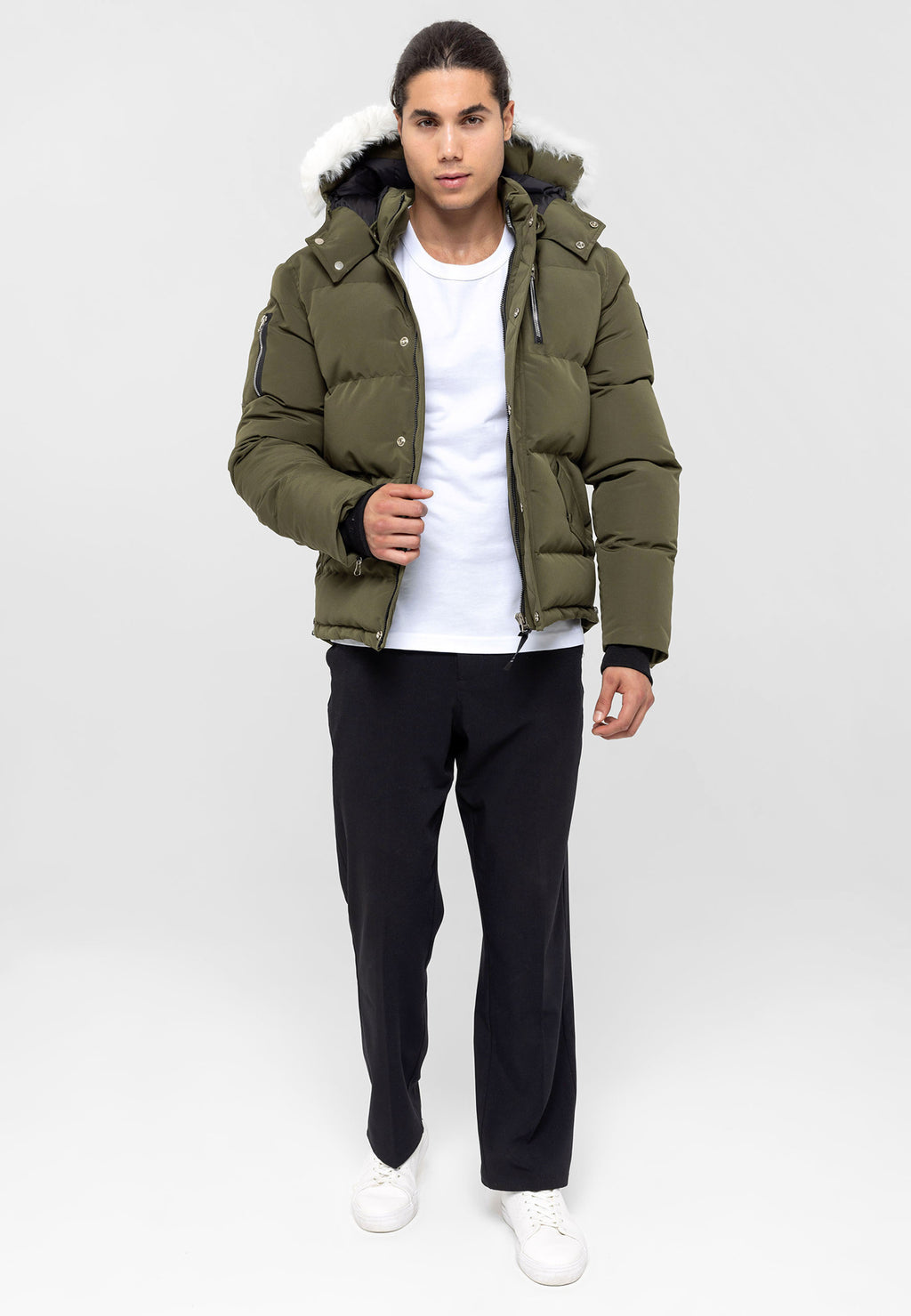 Winterjacke mit weißem Fell in Khaki