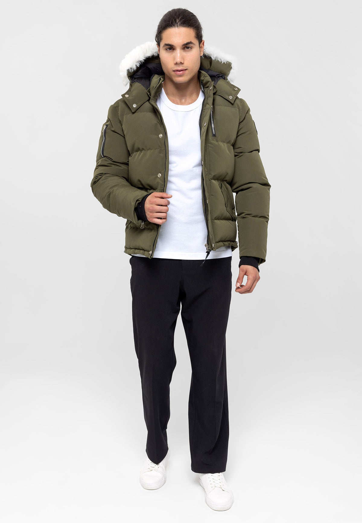 Winterjacke mit weißem Fell in Khaki