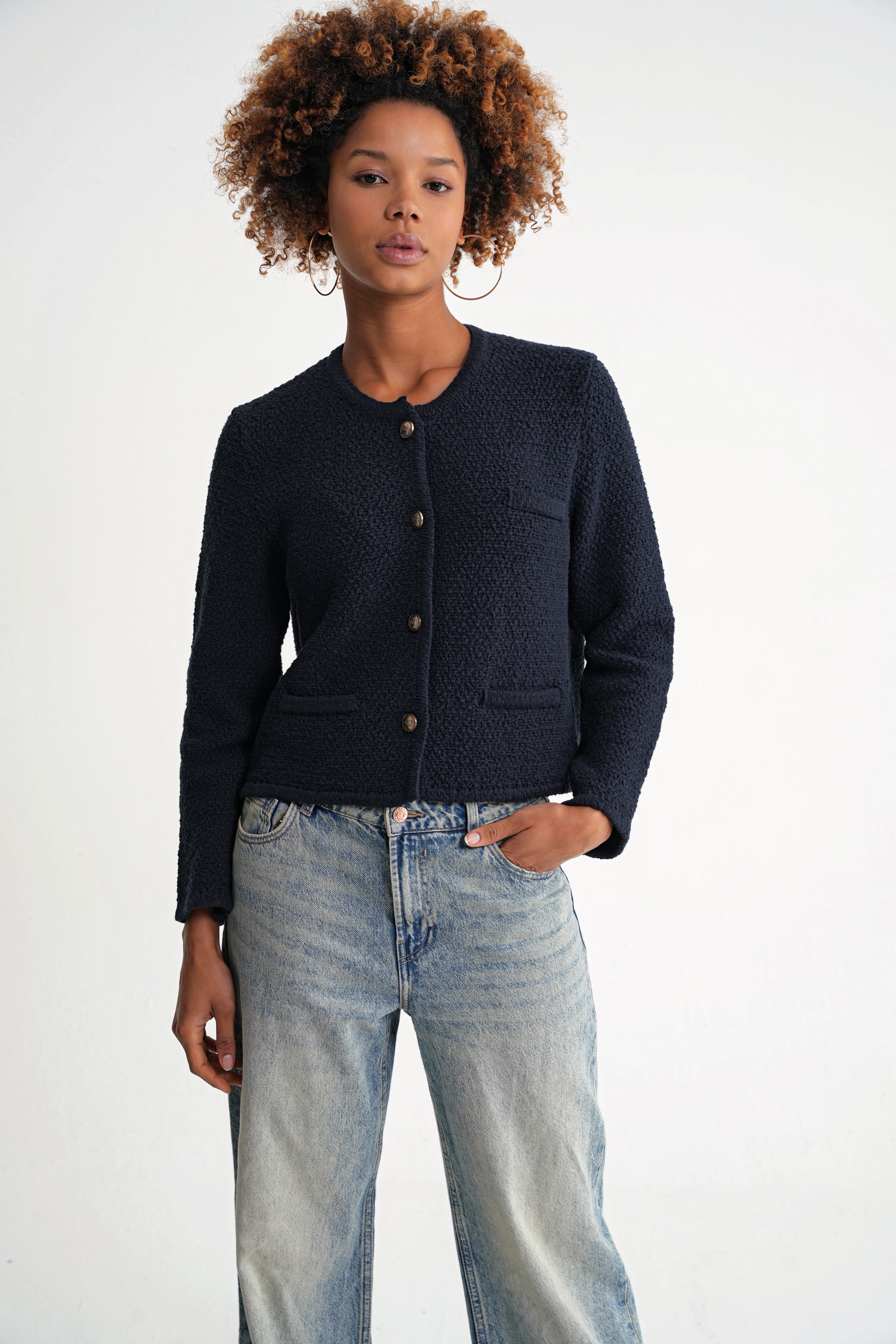 Damen Strickjacke mit goldenen Knöpfen und Strukturmuster – Marineblau