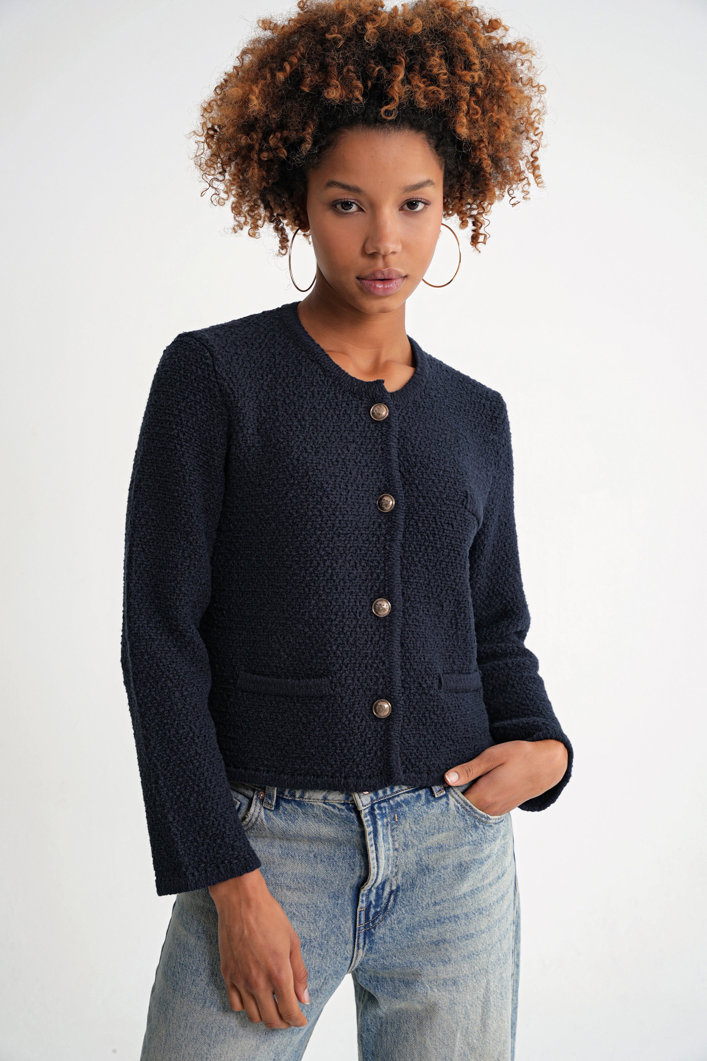 Damen Strickjacke mit goldenen Knöpfen und Strukturmuster – Marineblau