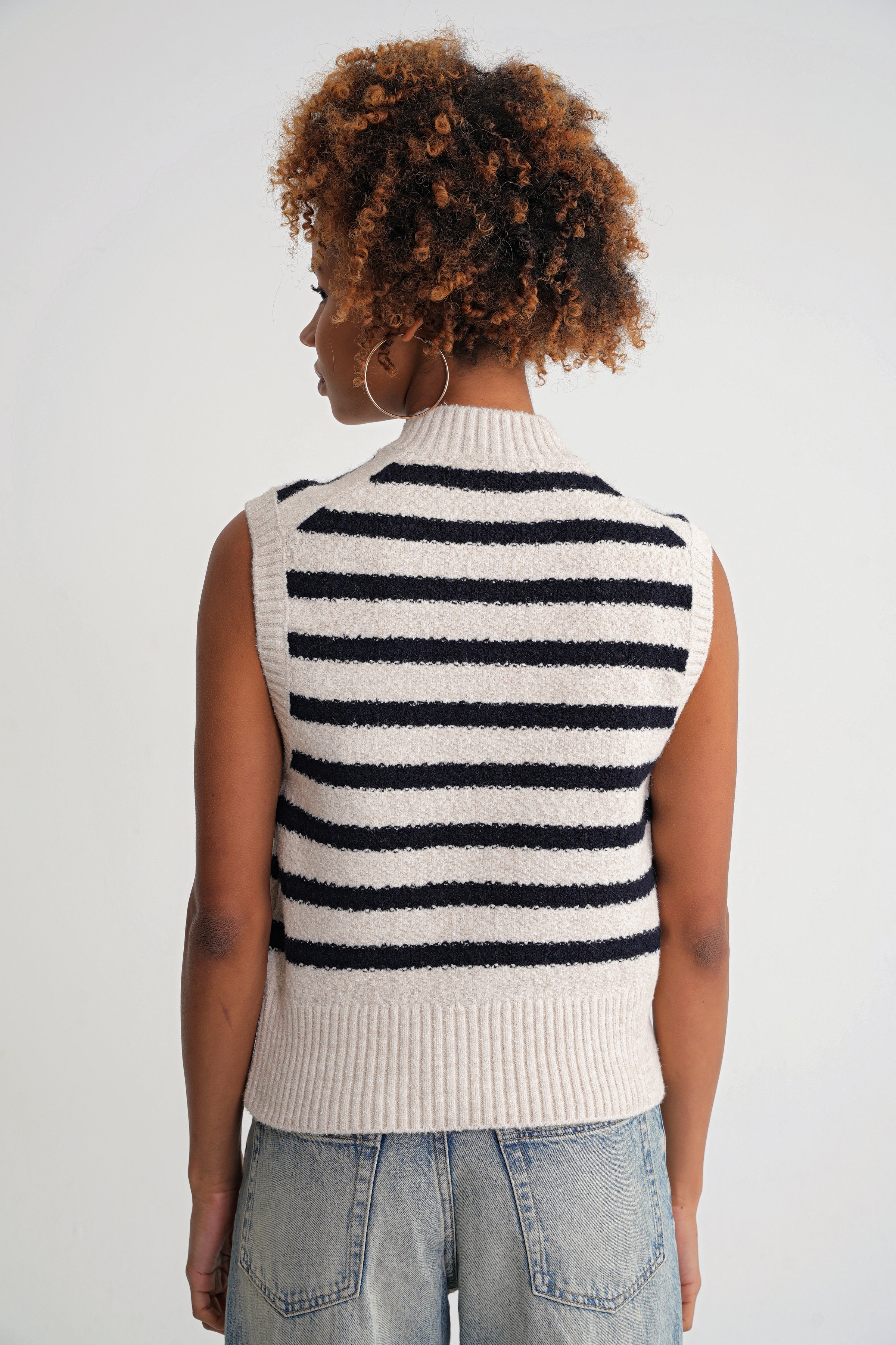 Gestreifte Strickweste aus reiner Baumwolle - Soft Pearl / Deep Navy