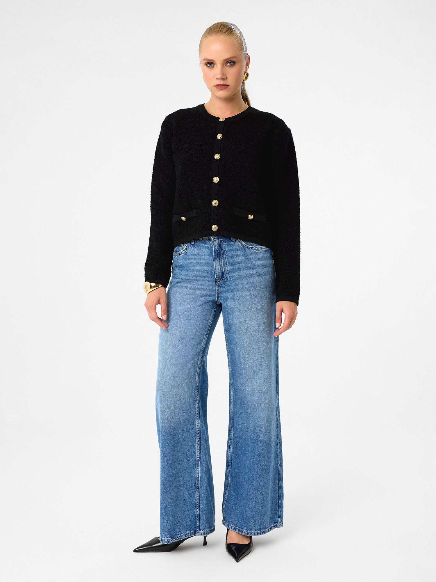 Strickjacke aus 100 % Baumwolle – Jet Black mit Gold Details