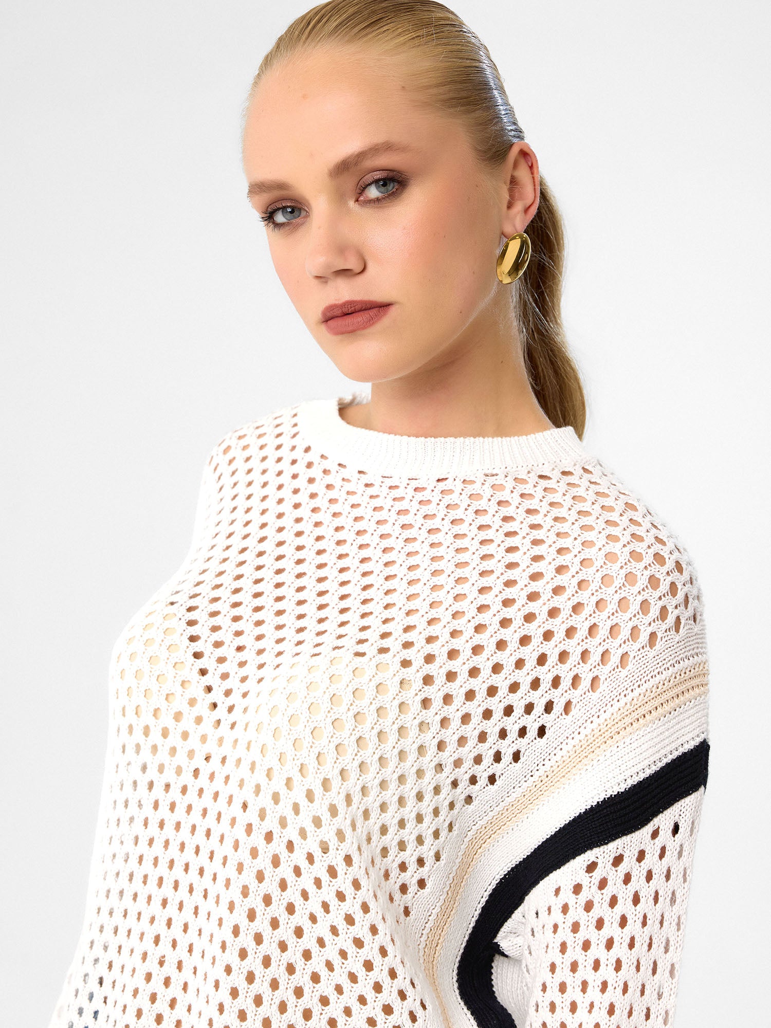 Mesh Knit Pullover aus 100 % Baumwolle – Soft Ivory mit Black Accent