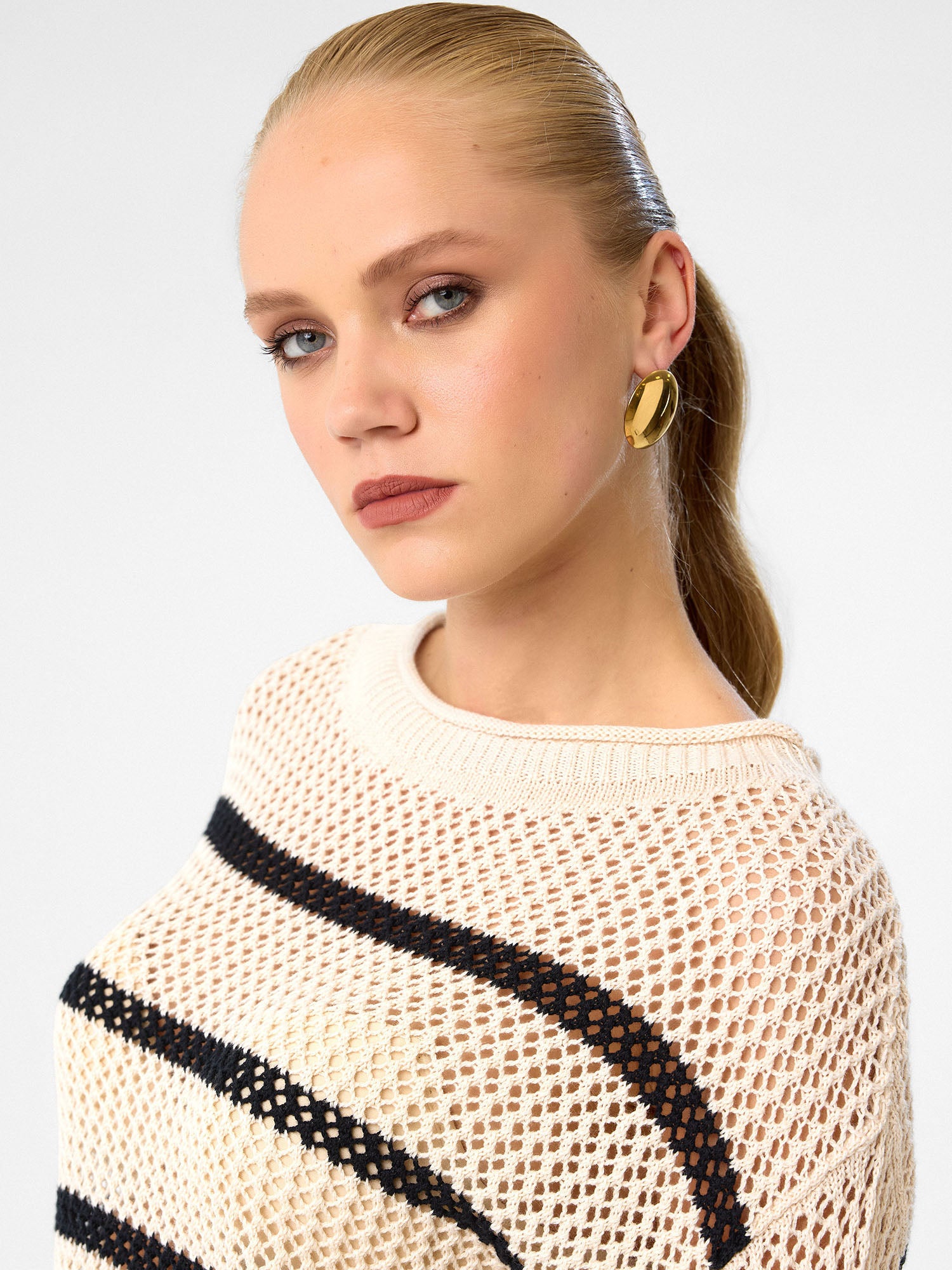 Striped Mesh Knit Pullover aus 100 % Baumwolle – Sandstone & Black